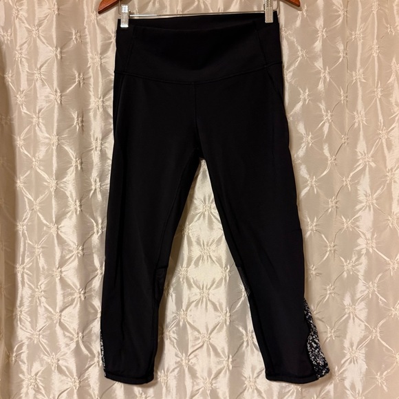 Lululemon Mix & Mesh Crop Leggings Black / Chirasu - Picture 3 of 10